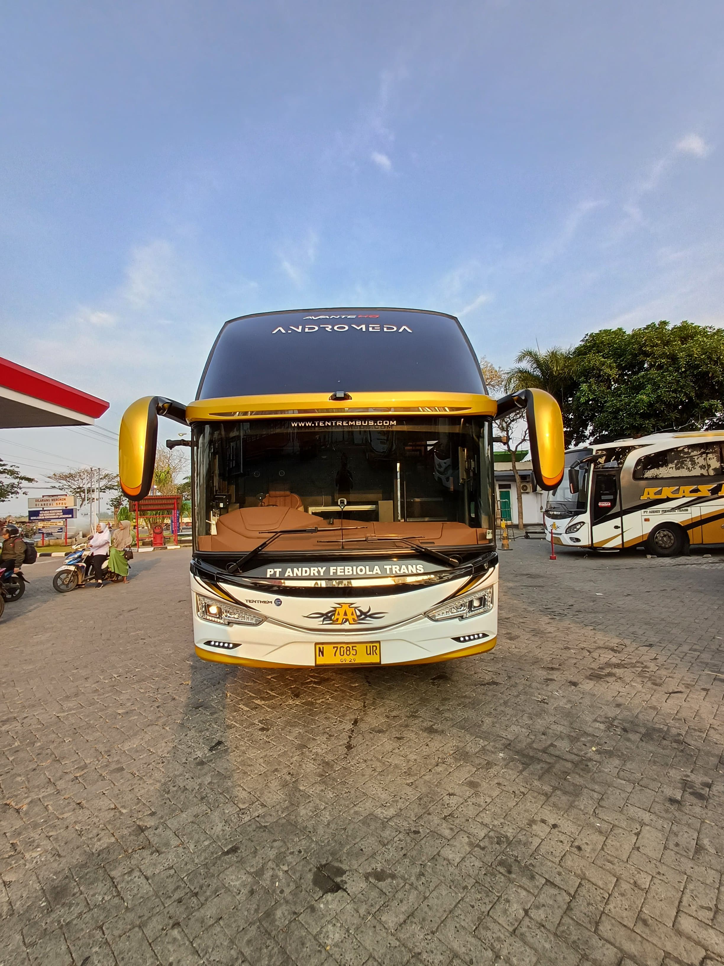 AF 008 /  ARMAAN-MERCEDES BENZ-OH 1626 L 4X2 M
